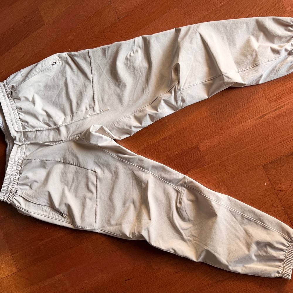 Lululemon Men's White Jogger